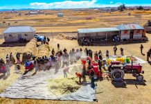 El alcalde de la Municipalidad Distrital de Ocuviri, Vicente Lolo García Javier, solicitó la intervención del Proyecto Especial PRADERA en su localidad, en ese sentido, el Director Ejecutivo, Ing. Edwin Maldonado Nina, le explicó que se está haciendo el trámite necesario para que las comunas que no son parte del proyecto puedan acceder a la entrega de pajillas y asistencia técnica. Cabe indicar que son 09 las provincias beneficiarias del proyecto Engorde: Azángaro, Melgar, San Antonio de Putina, Huancané, Moho, Puno, Chucuito, El Collao y Yunguyo; asimismo, son 29 Distritos: Chupa, Azángaro, Asillo, Caminaca, Arapa, Samán, Orurillo, Quilcapunco, Capachica, Coata, Acora, Paucarcolla, Vilque, Tiquillaca, Copani, Moho, Pusi, Taraco, Huancané, Huatasani, Inchupalla, Vilquechico, Pomata, Huacullani, Desaguadero, Juli, Zepita, Ilave y Pilcuyo. Por otro lado, durante los próximos meses se va a lanzar nuevos proyectos pensados en el sector rural donde se buscará beneficiar a la mayaría de habitantes del sector rural productivo.